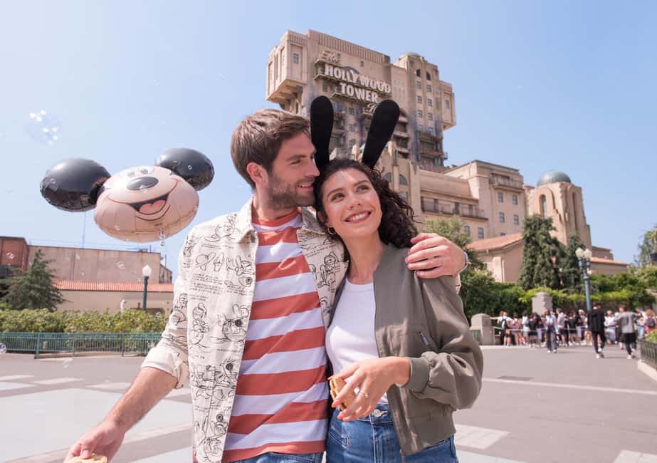 Disneyland® Paris 1-Day Flexible Date Ticket - Parades and Night Shows: Disney Dreams Plus Electrical Sky Parade