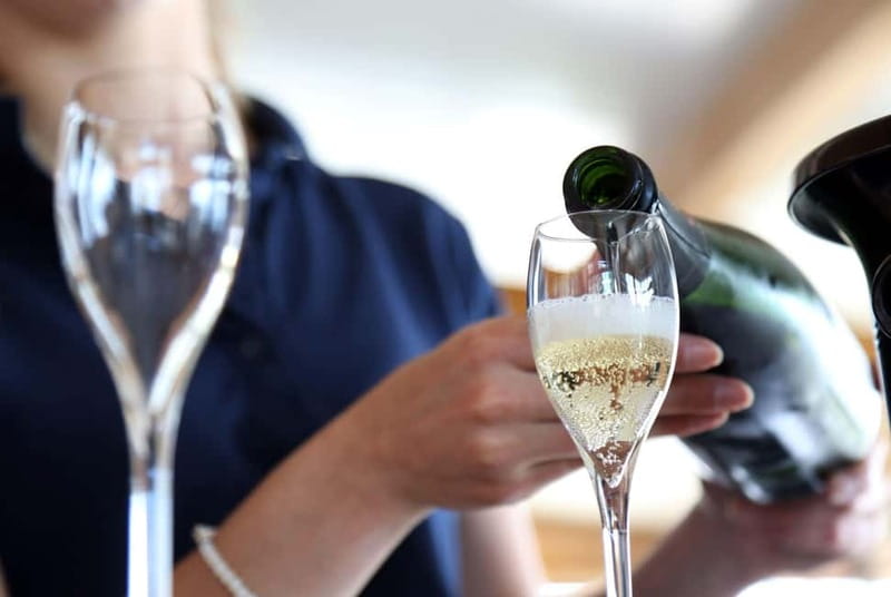 From Paris: Champagne Day Trip with 7 Tastings and Lunch - The coach ride to Champagne: comfort matters on a long day