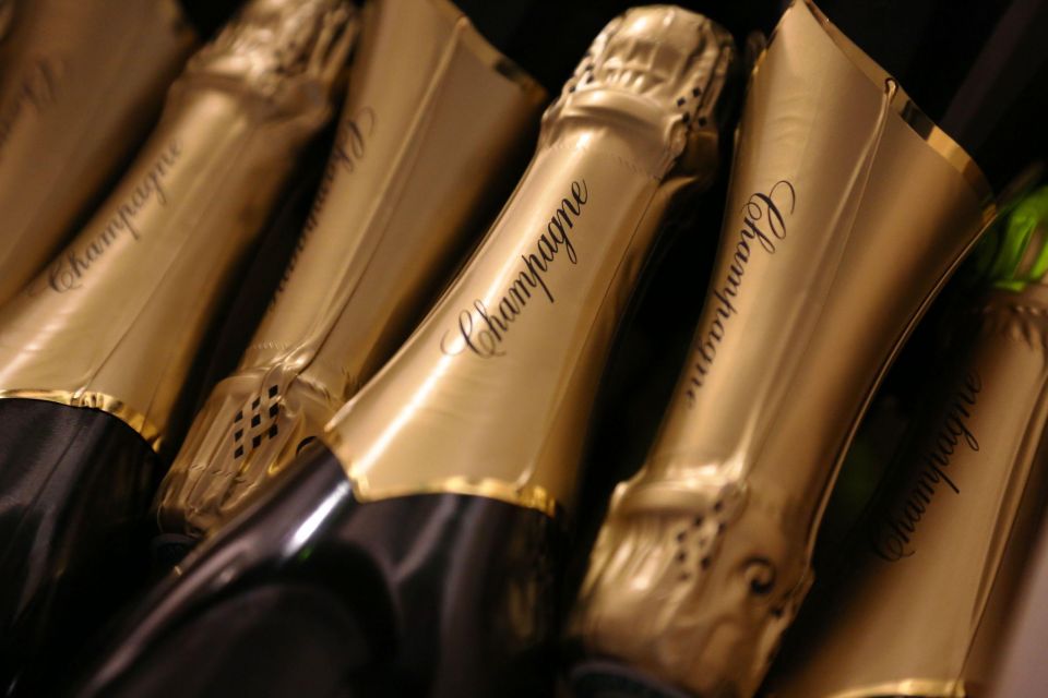 From Paris: Champagne Day Trip with 7 Tastings and Lunch - Epernay lunch and the Avenue de Champagne: where the town energy shows up