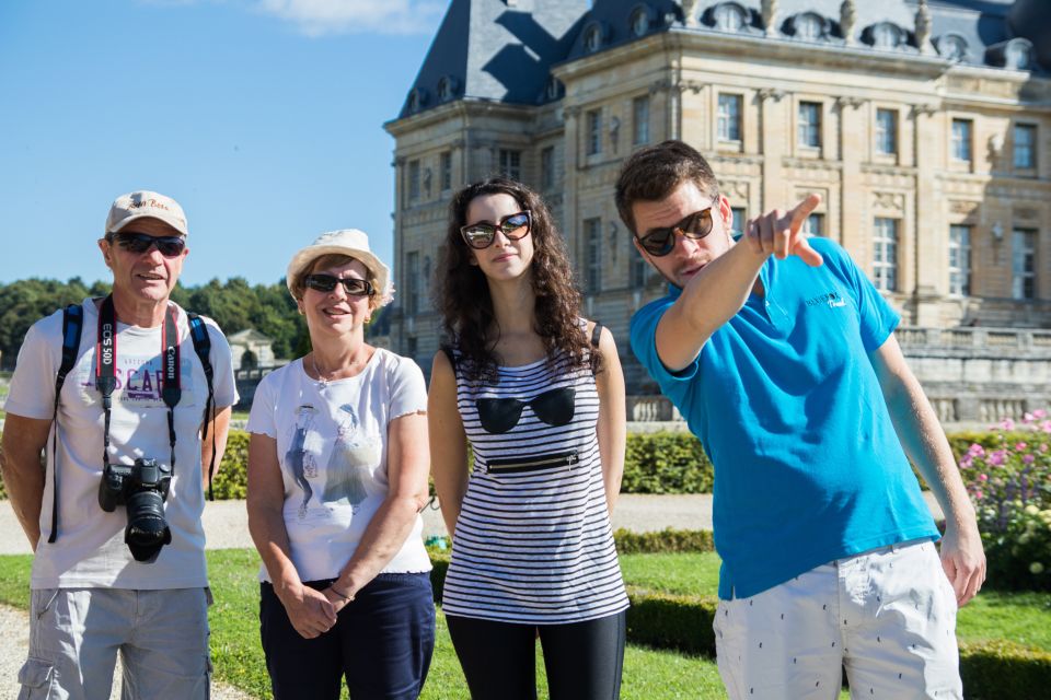 From Paris: Chateau de Fontainebleau & Vaux-Le-Vicomte Tour - Vaux-le-Vicomte: formal gardens first, palace second