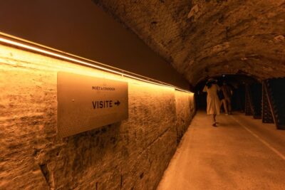 From Paris: Day Trip to Champagne with 8 Tastings & Lunch - The morning pickup: croissants, comfort, and getting your bearings