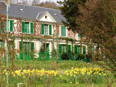 From Paris: Giverny and Monet's Home Day Trip - Meet at Avenue De La Bourdonnais and ride in comfort