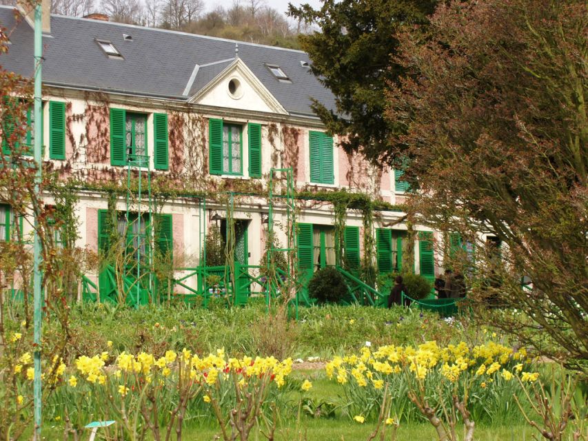 From Paris: Giverny and Monet's Home Day Trip - Meet at Avenue De La Bourdonnais and ride in comfort