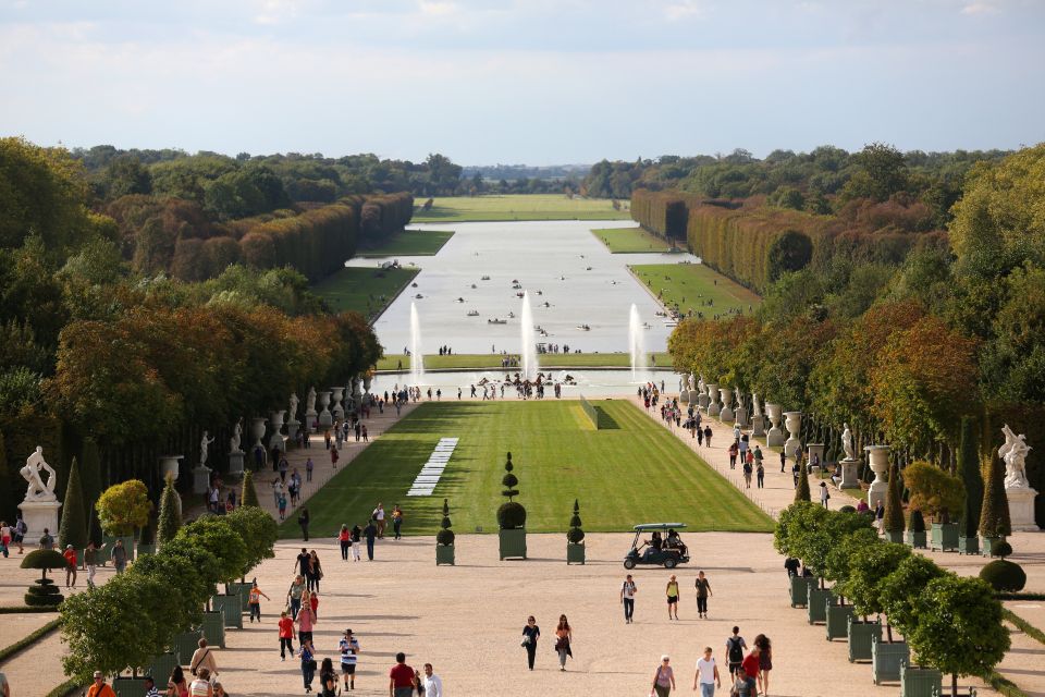 From Paris: Giverny and Versailles Palace Guided Day Trip - Skip the Lines at Versailles Palace: What the Guided Tour Feels Like