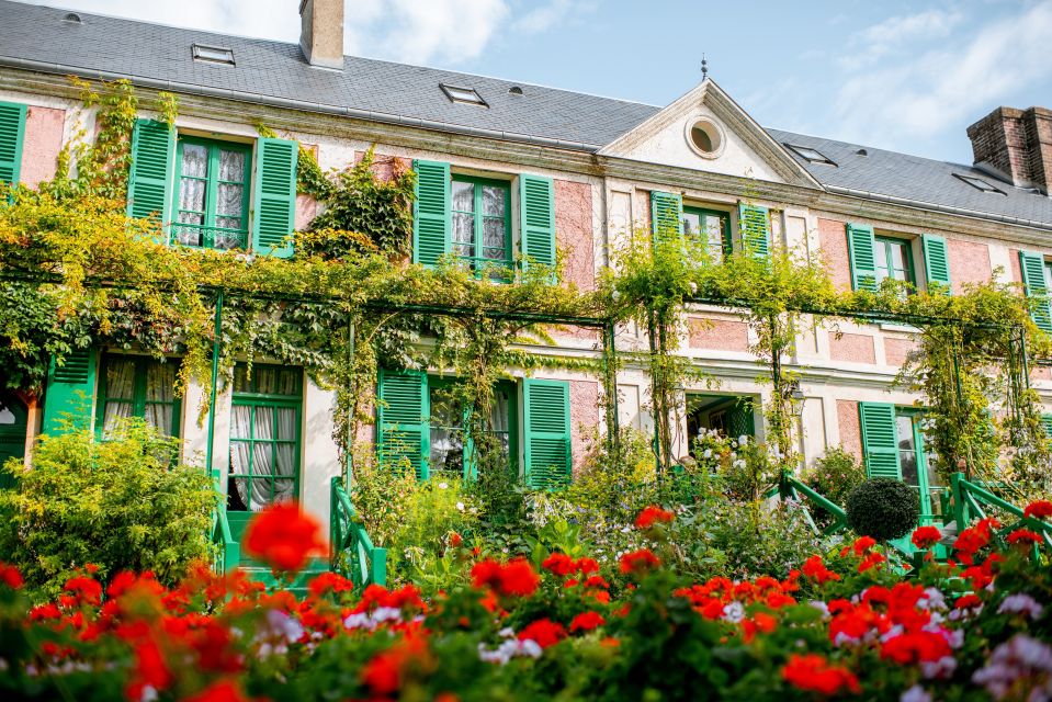 From Paris: Giverny and Versailles Palace Guided Day Trip - Versailles Gardens: Your Best Window for Quiet Looking
