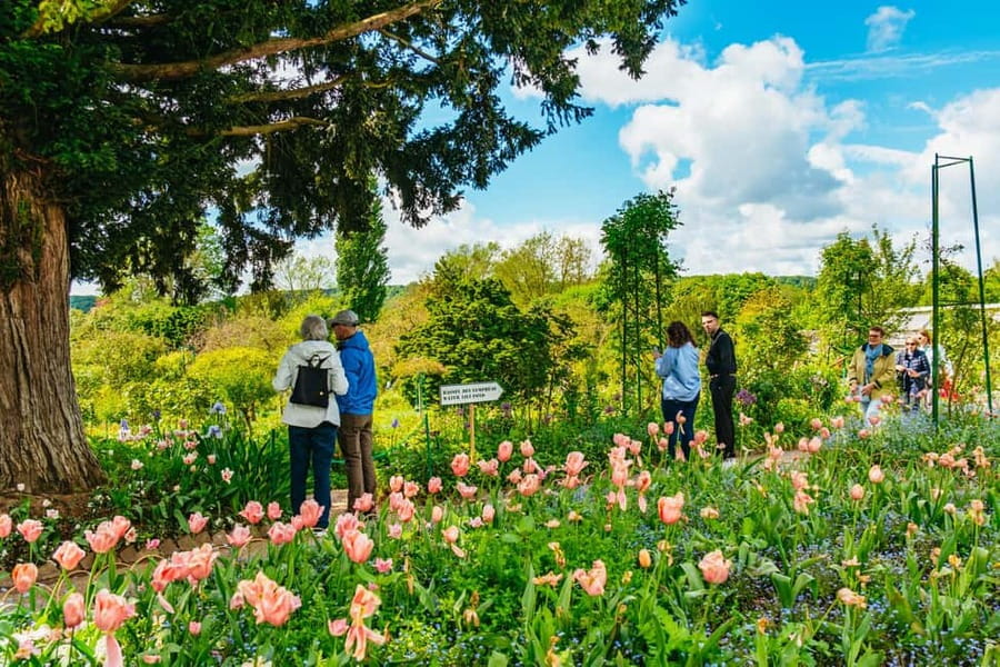 From Paris: Giverny, Monet’s House, & Gardens Half-Day Trip - Paris to Giverny by private coach: the easy part
