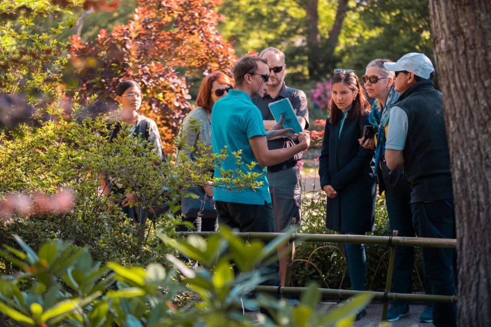 From Paris: Guided Day Trip to Monet's Garden in Giverny - Guide style and group size: why some days feel better