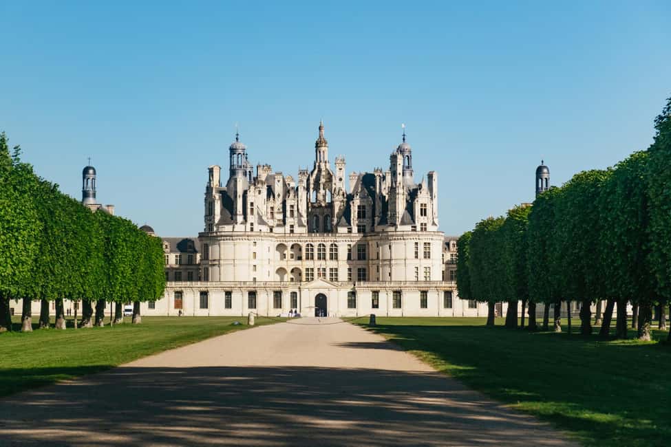 From Paris: Loire Valley Chambord Castle and Wine Tasting - The vineyard drive through Touraine, Vouvray, and Montlouis-sur-Loire