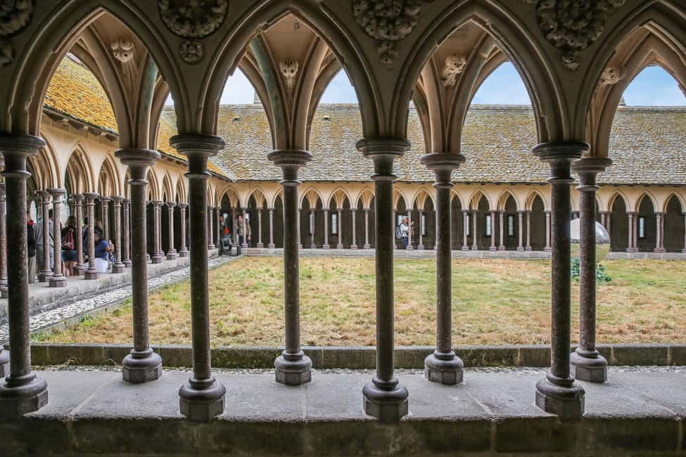 From Paris: Mont Saint-Michel Tour with Hotel Pickup Service - Skip-the-Line Abbey Access and Licensed Guidance: Why This Is Good Value