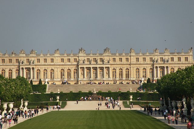 From Paris: Versailles Guided Tour by Deluxe Minibus - Gardens à la française: Free Time, Weather Limits, and What to Prioritize