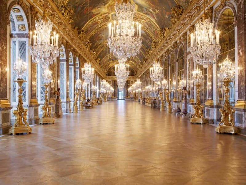 From Paris: Versailles Palace and Gardens with Transfer - Entering with an audio guide: how to see more with less stress
