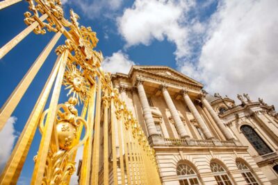 Gardens of Versailles Walking Tour & Palace Entry - Find the meeting point at 10 avenue du General de Gaulle