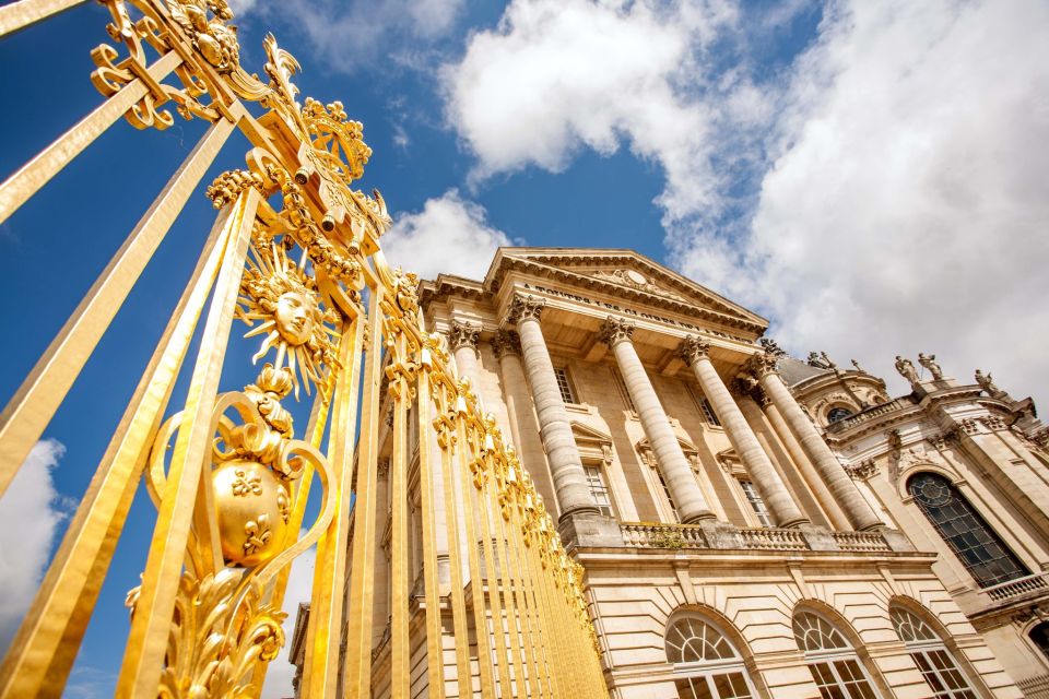 Gardens of Versailles Walking Tour & Palace Entry - Find the meeting point at 10 avenue du General de Gaulle