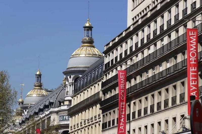 German private Walking Tour through Montmartre & Passages - How a 4-hour private German walk feels in real life