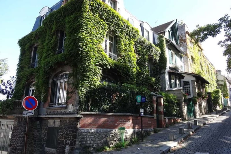 German private Walking Tour through Montmartre & Passages - Montmartre’s quieter streets: where the crowds thin out