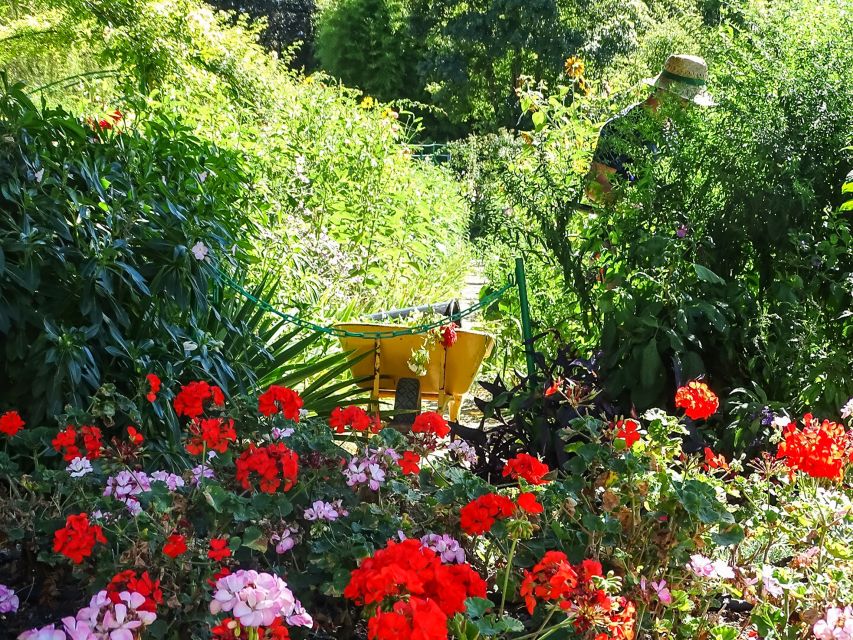 Giverny: Monet's House and Gardens Guided Tour - Best season and timing: when the gardens really deliver