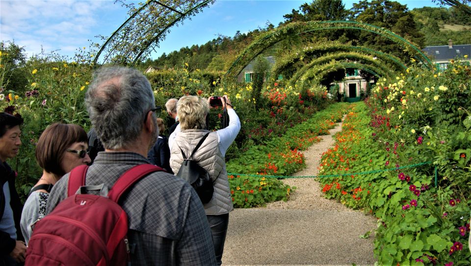 Giverny: Monet’s House and Gardens Skip-the-Line Tour - Seasonal flowers, scent, and the real-world painting experience