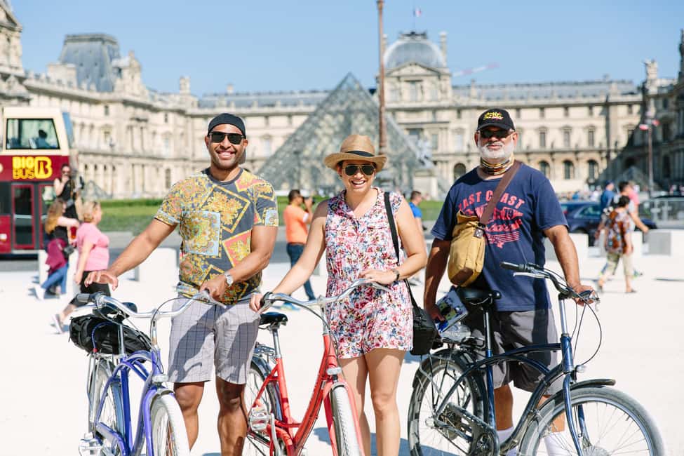 Highlights of Paris Bike Tour in English or Dutch - The guides: live Dutch or English storytelling that keeps momentum