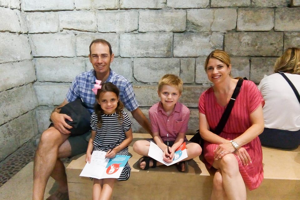 Louvre Guided Treasure Hunt for Families and Kids - Guide factor: English narration and age-handling skills
