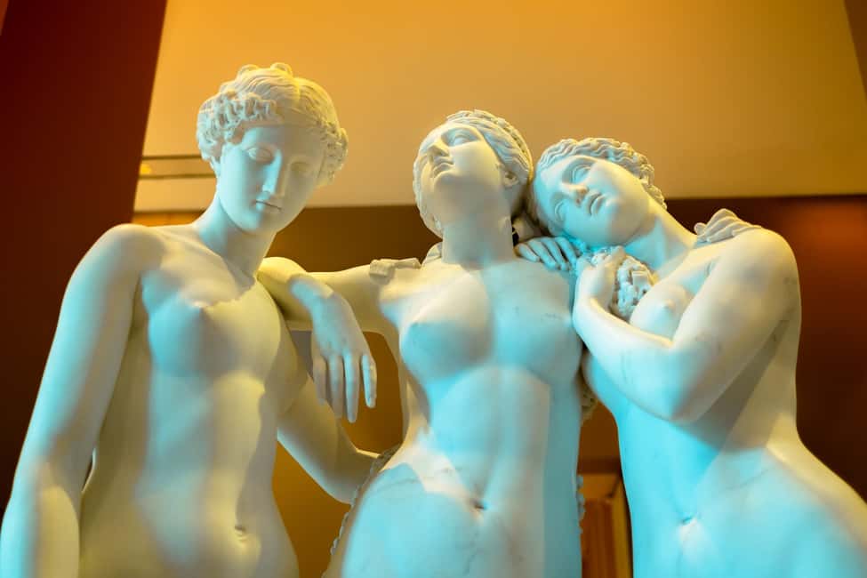 Mona Lisa & Treasures: 6-people Max Louvre Experience - Skip-the-Line Entry That Actually Matters