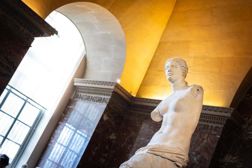Mona Lisa & Treasures: 6-people Max Louvre Experience - Venus de Milo and the Power of Sculpture