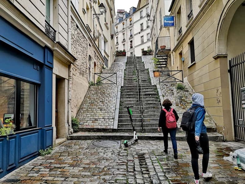 Montmartre : private family tour - Place du Tertre and Passage de Abbesses: the route turns theatrical