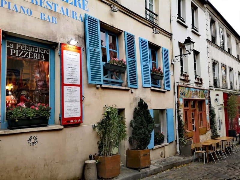 Montmartre : private family tour - Rue du Mont-Cenis: a short walk that changes the mood
