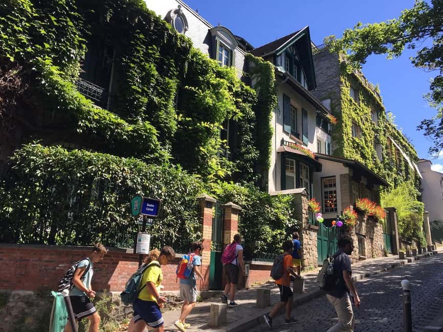 Montmartre Walking Tour with a Local Guide - Place du Tertre: watch the painters and understand the ritual