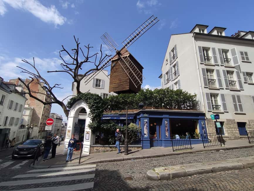 Montmartre Walking Tour with a Local Guide - Sacré-Cœur approach: scenic views while your legs do the work