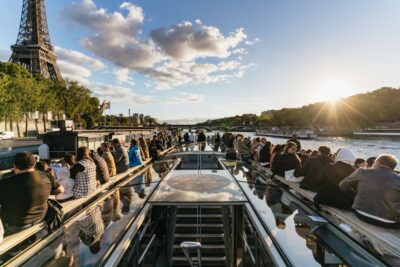Paris: 1-Hour Sightseeing Cruise and 3-Course Bistro Dinner - Bistro Parisien at 6:30: the Eiffel Tower setting you’re paying for