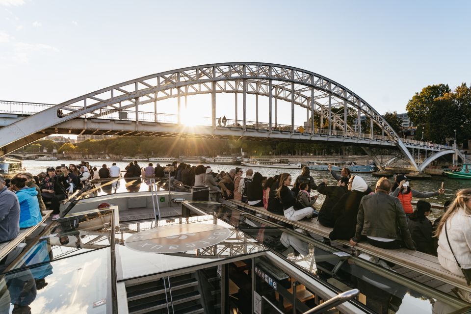 Paris: 1-Hour Sightseeing Cruise and 3-Course Bistro Dinner - Timing tips: when the Eiffel Tower looks best during your dinner and cruise
