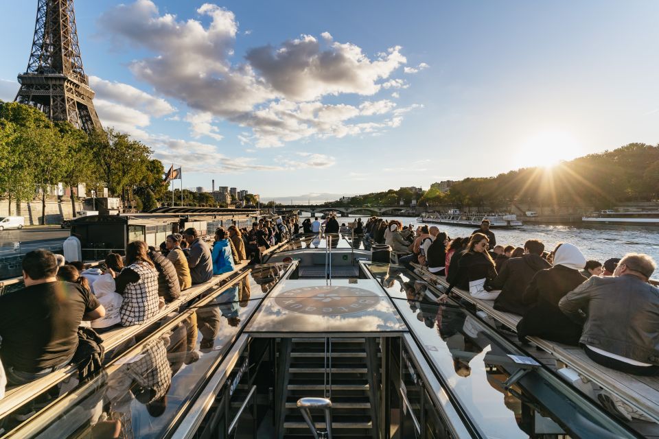 Paris: 1-Hour Sightseeing Cruise and 3-Course Bistro Dinner - Bistro Parisien at 6:30: the Eiffel Tower setting you’re paying for