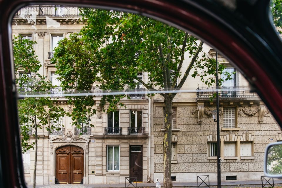 Paris: 1-Hour Vintage Citroen 2CV Tour - Trocadéro and the Eiffel Tower pause: the photo moment is real