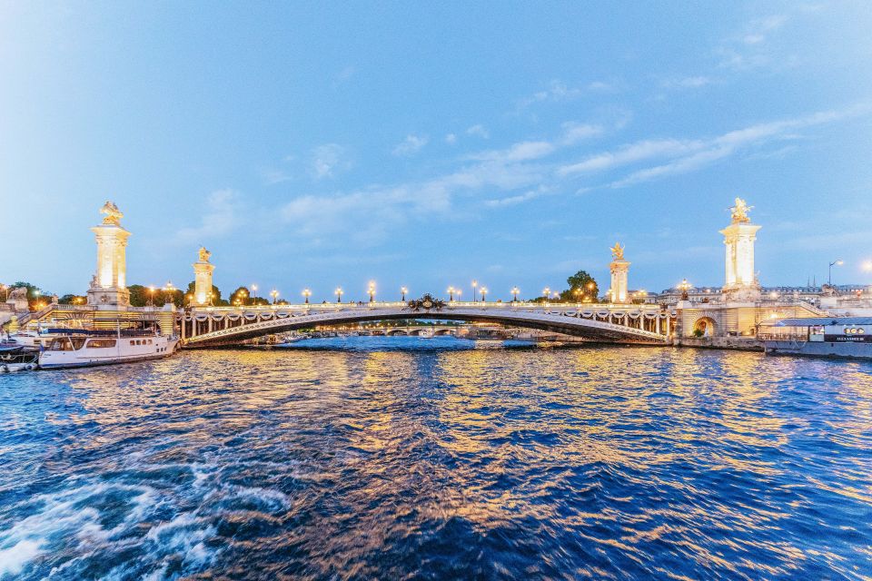 Paris: 3-Course-Dinner Cruise on the Seine with live music - Service quality and the names that keep coming up