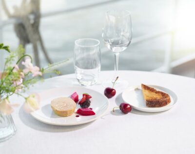 Paris: 3-Course-Dinner Cruise with Wine on the Seine River - Boarding at Bateaux Parisiens: the Eiffel Tower photo moment
