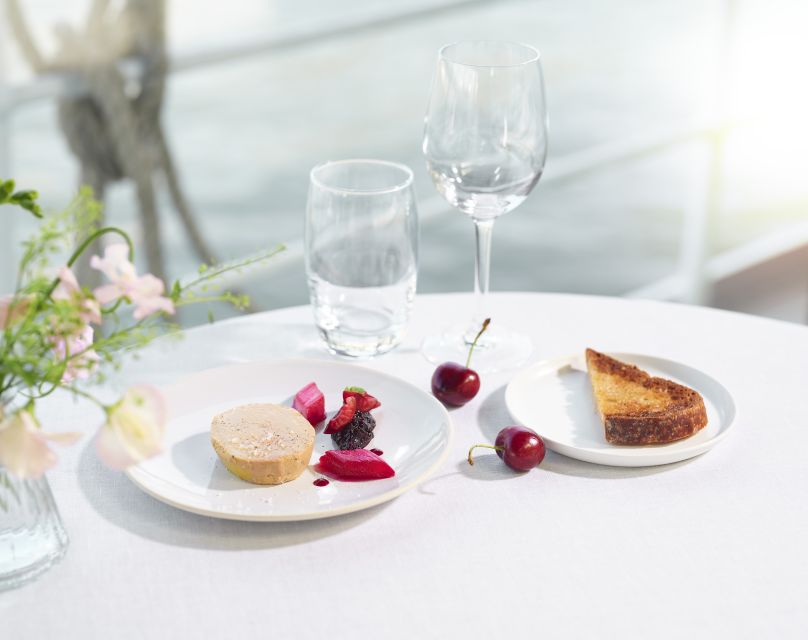 Paris: 3-Course-Dinner Cruise with Wine on the Seine River - Boarding at Bateaux Parisiens: the Eiffel Tower photo moment