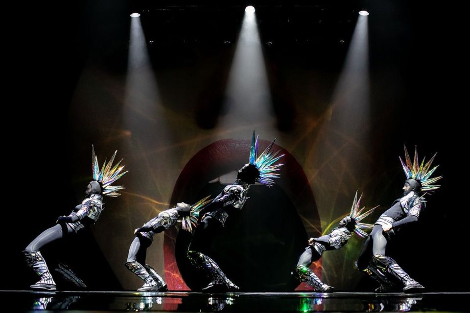 Paris: 3-Course Dinner & Show at Paradis Latin Cabaret - Pre-show: the room acts like part of the show