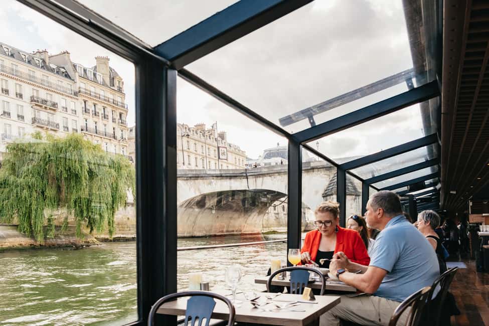 Paris : 3-Course Gourmet Dinner Cruise on Seine River - Service and atmosphere: why the staff can make or break the night