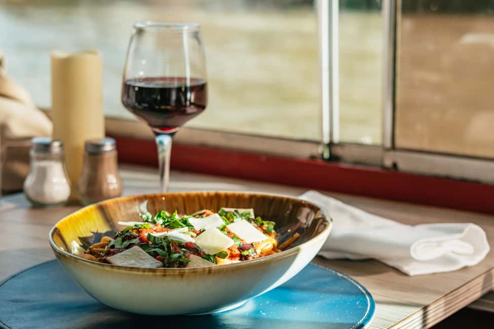 Paris: 3-Course Italian Meal Seine Cruise - Service and Atmosphere: Enjoying the Ride Without Feeling Rushed