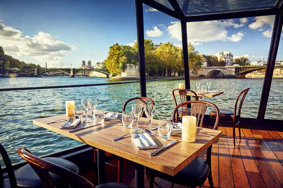 Paris: 3-Course Lunch Cruise on the River Seine - Port Solférino meeting point and what boarding feels like