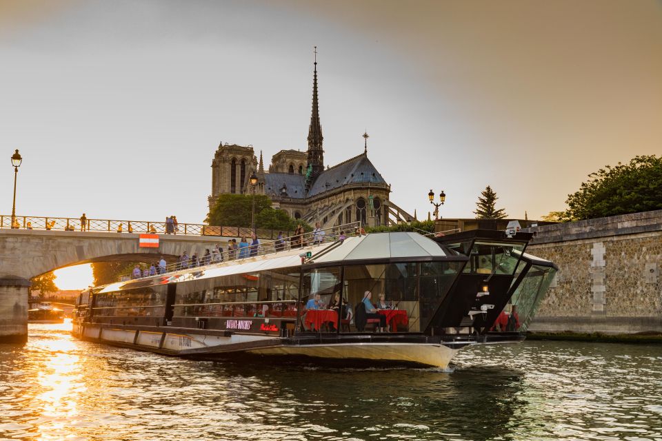 Paris: 4-Course Dinner Cruise on Seine River with Live Music - Price and what you get for $153 per person