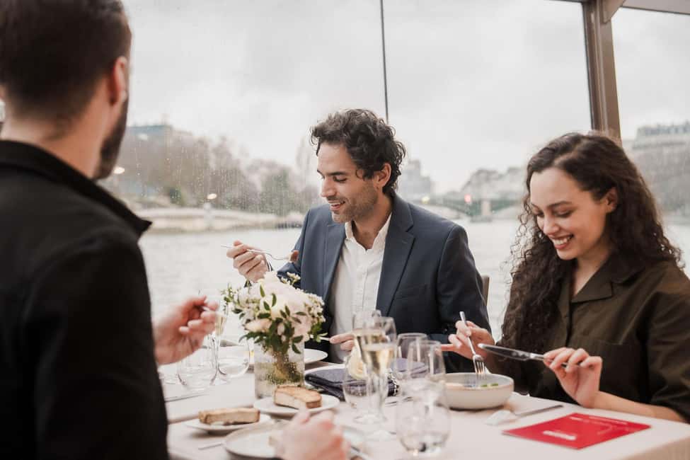 Paris: 4-Course Dinner Cruise on Seine River with Live Music - Live piano and violin: the soundtrack of your Seine night