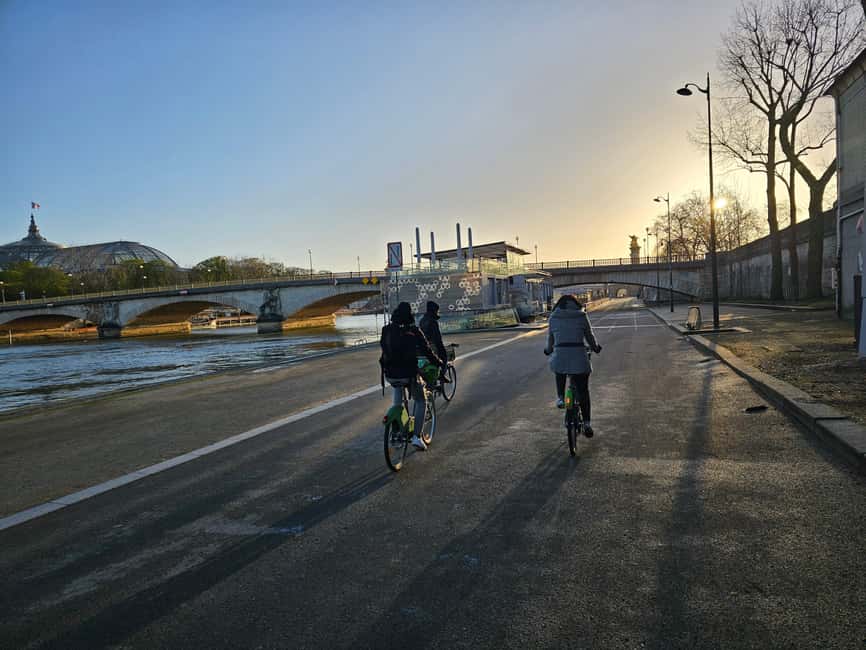 Paris Before the Crowds: Sunrise Bike Tour with Breakfast - Guides you actually feel comfortable with
