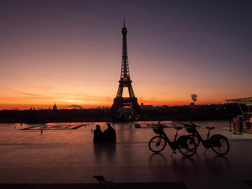 Paris Before the Crowds: Sunrise Bike Tour with Breakfast - Eiffel Tower time before the crowd script kicks in