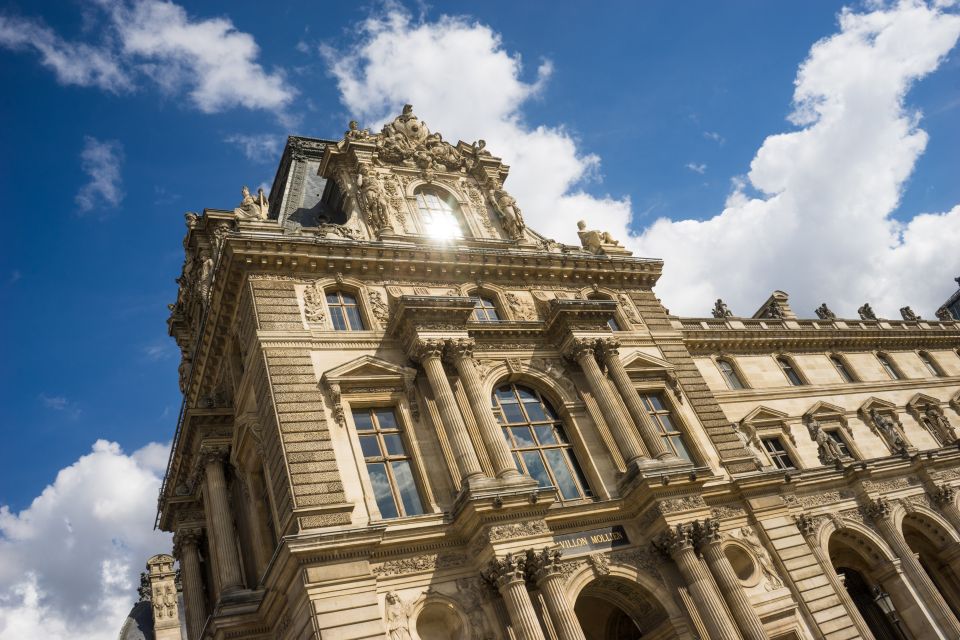 Paris: City Center Group Tour in German - A 2-hour orientation walk through Paris’ grand historic axis