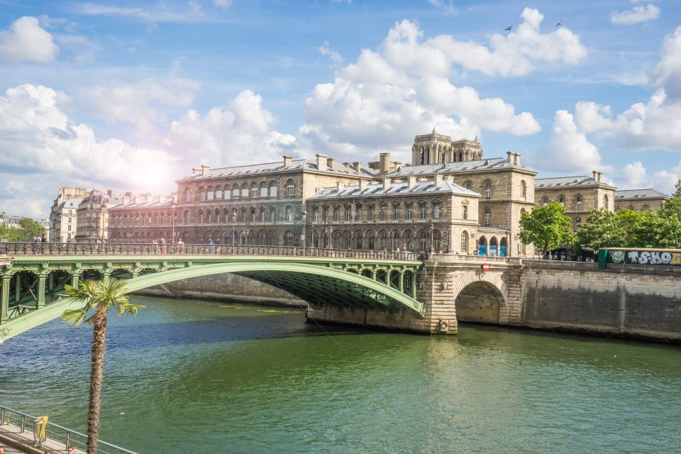 Paris: City Center Group Tour in German - Opéra Garnier photo stop: where stories start in full view