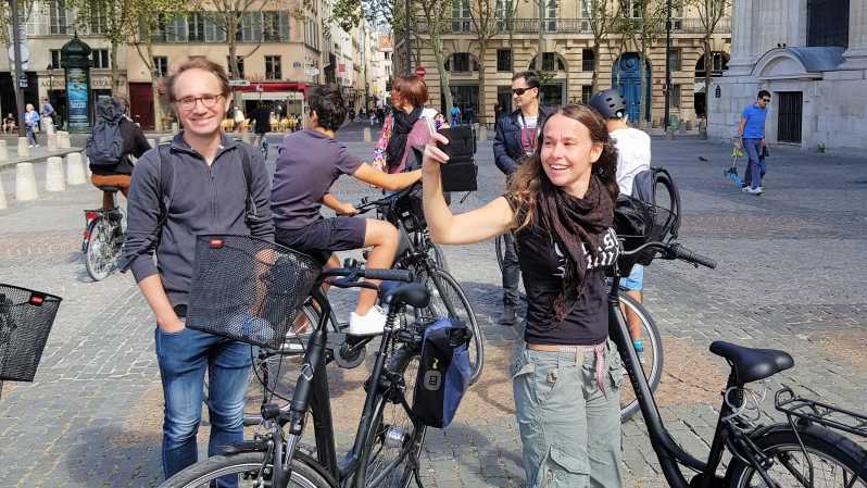 Paris: City Treasures Bike Tour - Car-Free Seine Moments: Love Locks, Bridges, and Louvre Views