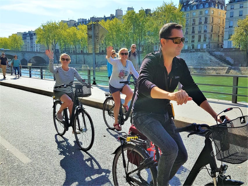 Paris: City Treasures Bike Tour - Bikes, Helmets, and the Real Safety Feeling on Paris Streets