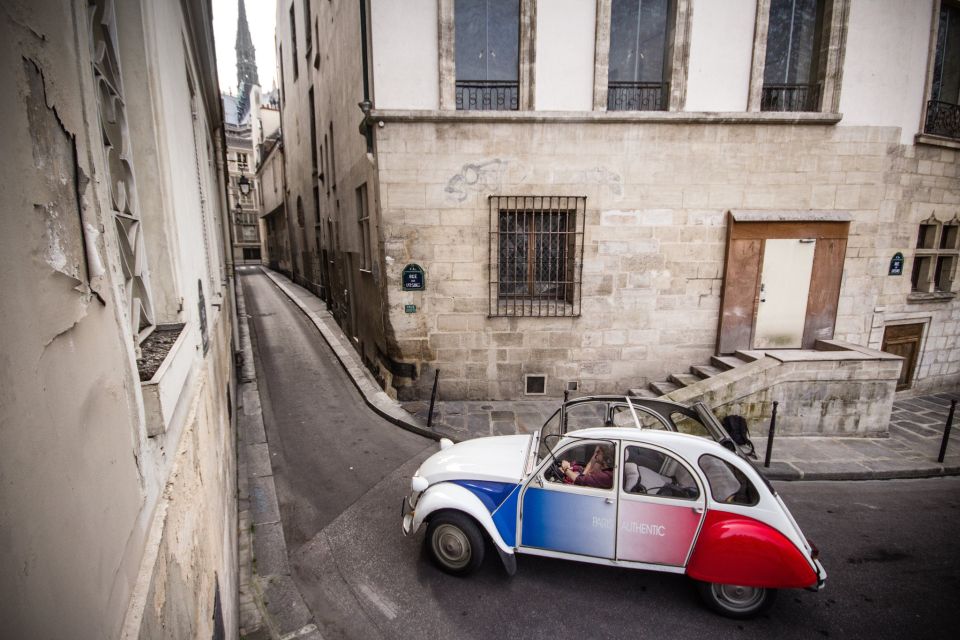 Paris: Classic Sites Tour by Vintage Citroen 2CV - Why Paris looks different from a 2CV seat