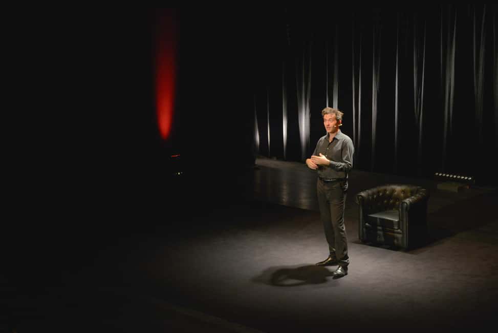 Paris: Comedy Show in English - How to Become a Parisian - Why the show focuses on the rude reputation